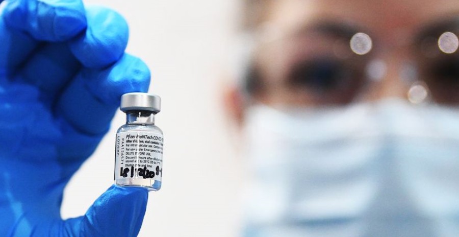 Στόχος σε δύο μήνες να εμβολιαστούν όλοι άνω των 20 ετών, δηλώνει ο Σανέρ